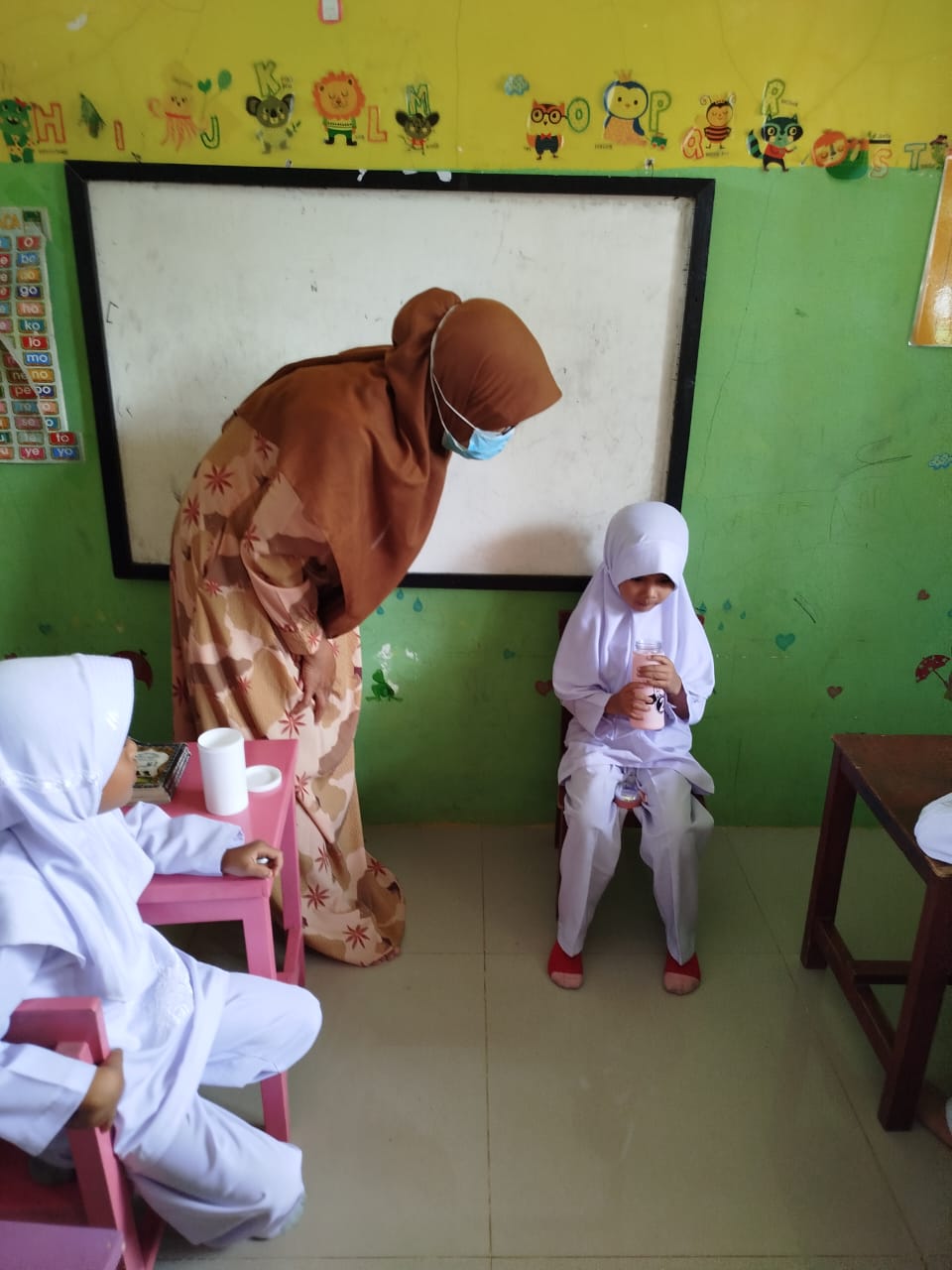 Pemberian Obat Cacing pada Anak TK/ Paud Suara hati Sei Sirah di Wilayah Kerja Puskesmas Surantih