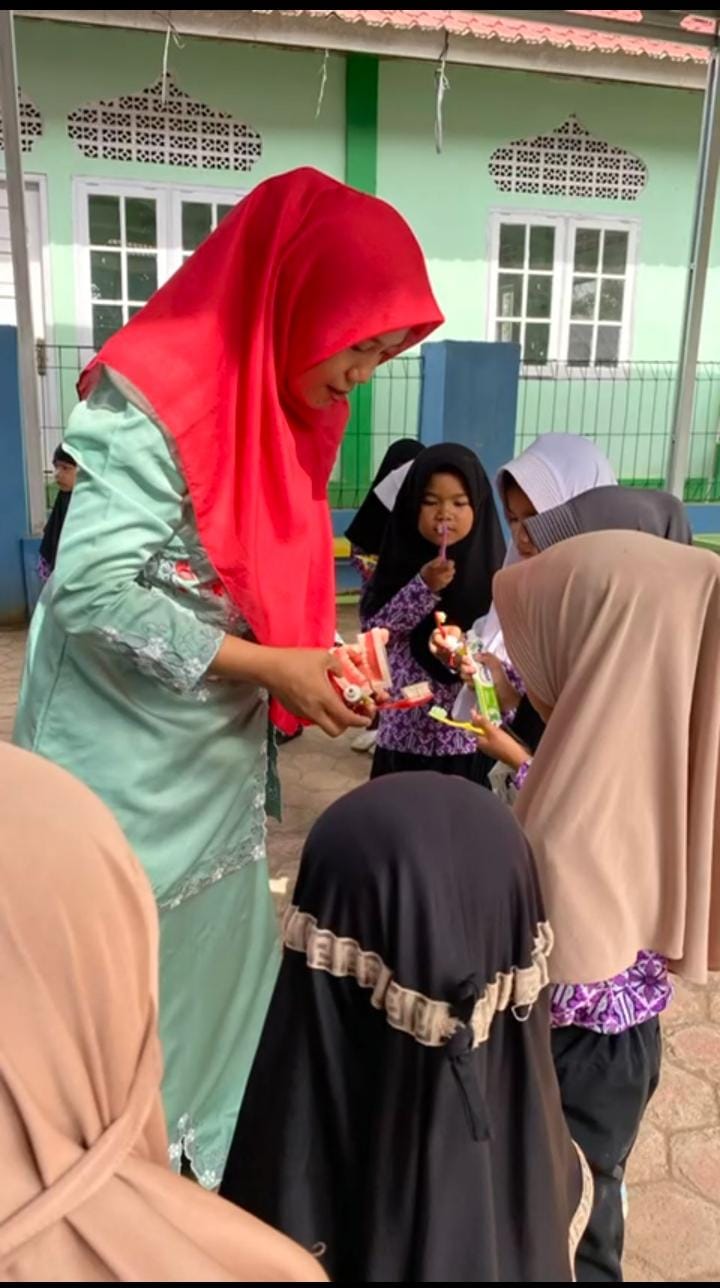  Sikat Gigi Massal di TK Pembina 1 Silaut