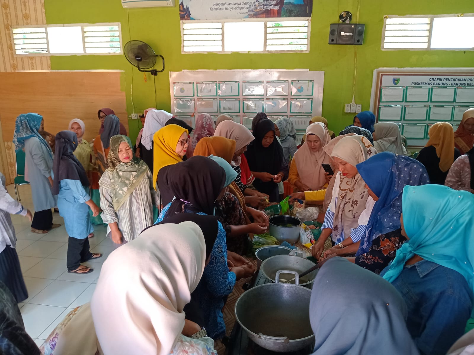 Pelatihan  Pembuatan PMT Berbasis Pangan Lokal di Aula Puskesmas Barung Barung Balantai