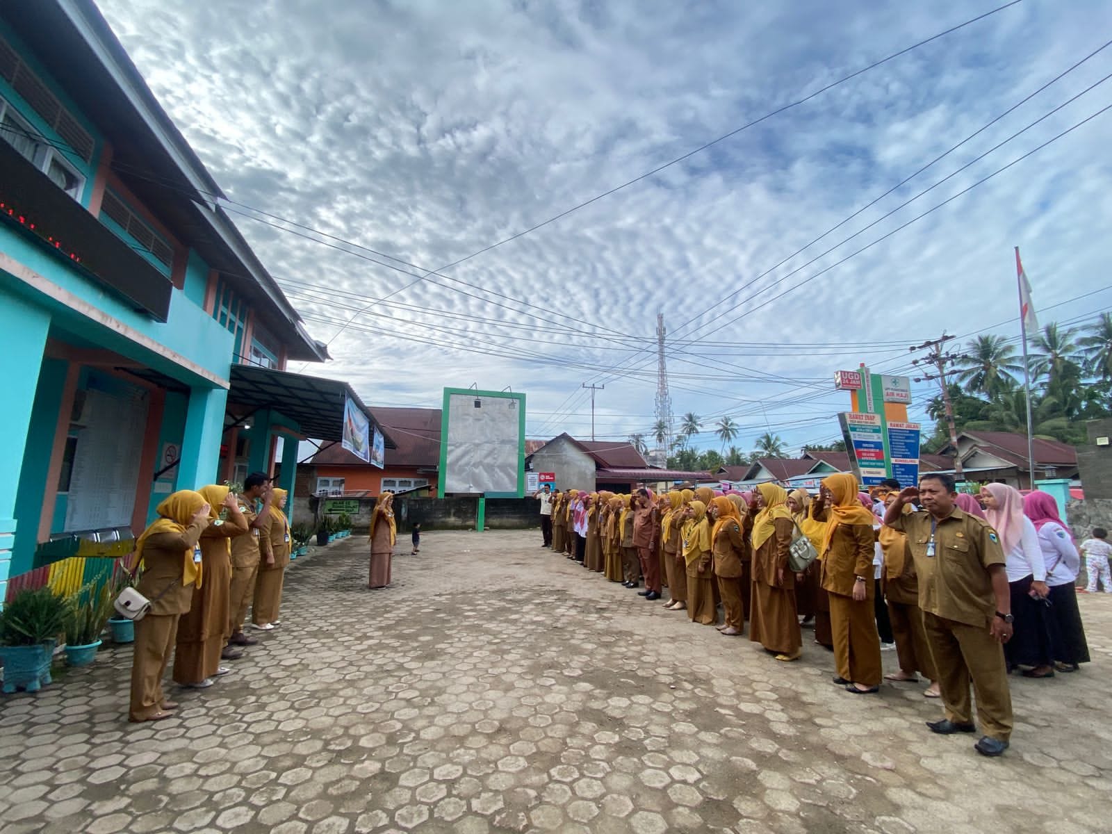 Apel Pagi Seluruh Staf Puskesmas Air Haji