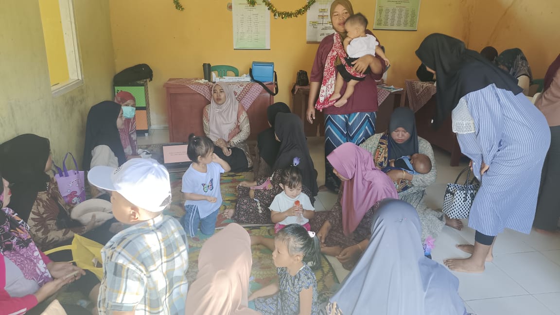 Penyuluhan KB dan Praktik P2GP serta Penyuluhan PKG (Pemeriksaan Kesehatan Gratis) di Posyandu  Wila