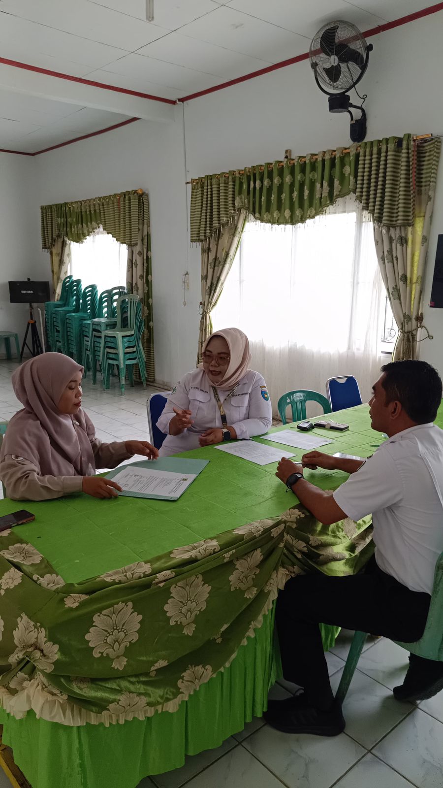 Kapus Puskesmas Tapan Melakukan Sosialisasi dan Advokasi dengan Camat  dan KUA di Aula Kantor Kecama