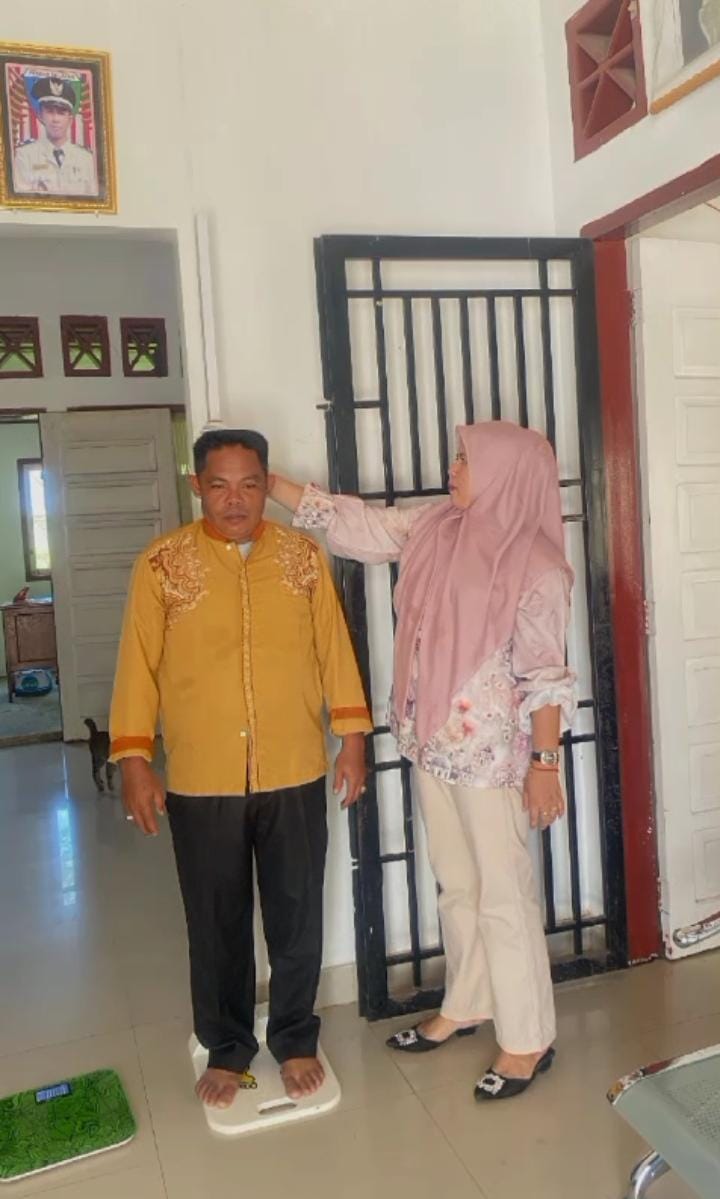 Tes Kebugaran kepada staf di Nagari Rawang Gunung Malelo di Wilayah Kerja Puskesmas Surantih.