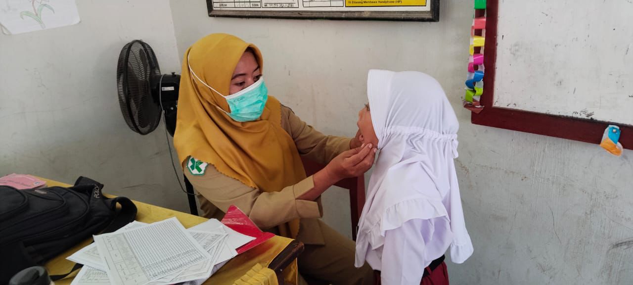 Kegiatan Skrining Usaha Sekolah (UKS) Pada Anak Sekolah di SD N O7 Sikabu