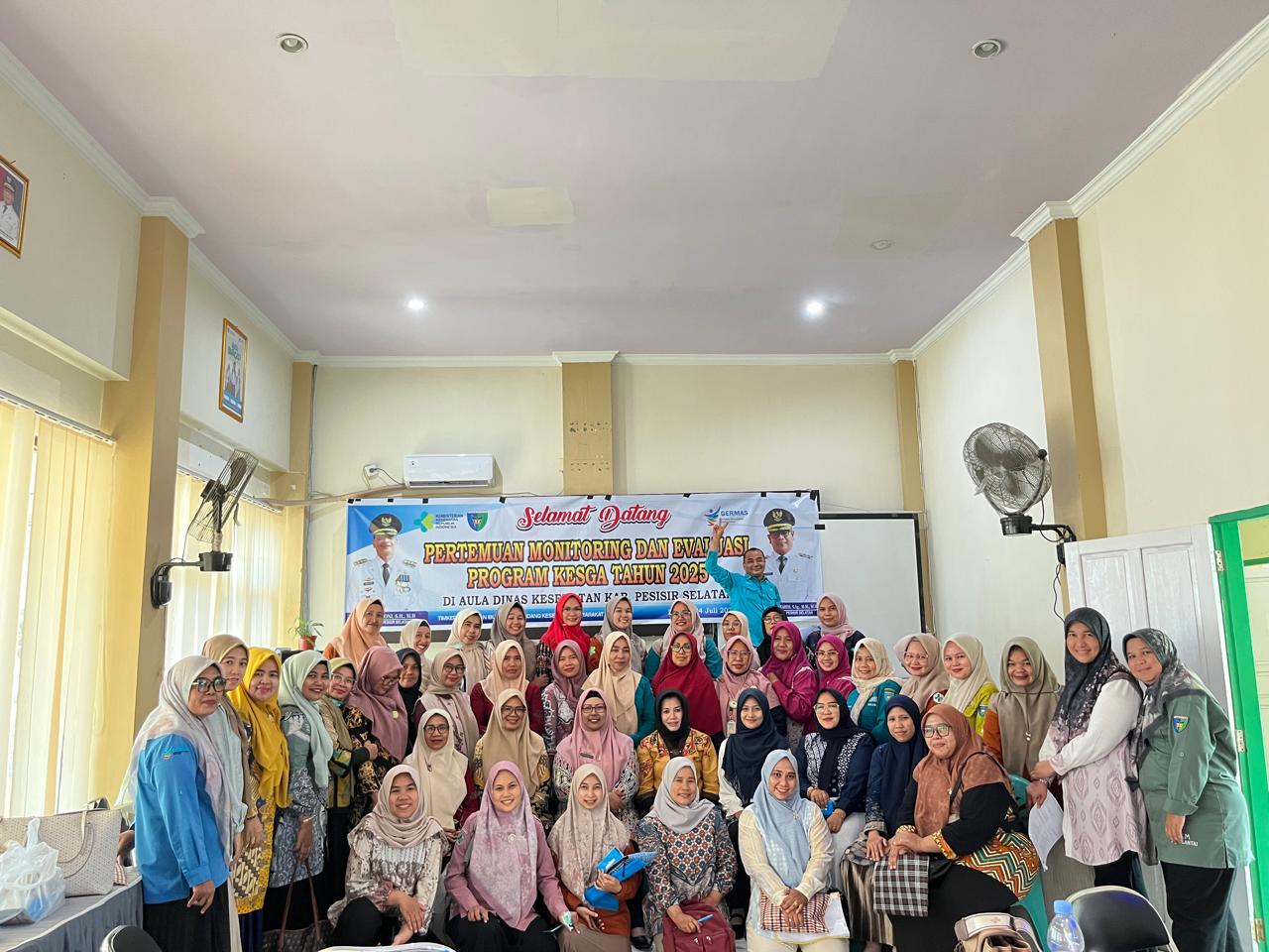 Pertemuan Monitoring dan Evaluasi Program Kesehatan Ibu dan Anak di Aula Dinas Kesehatan