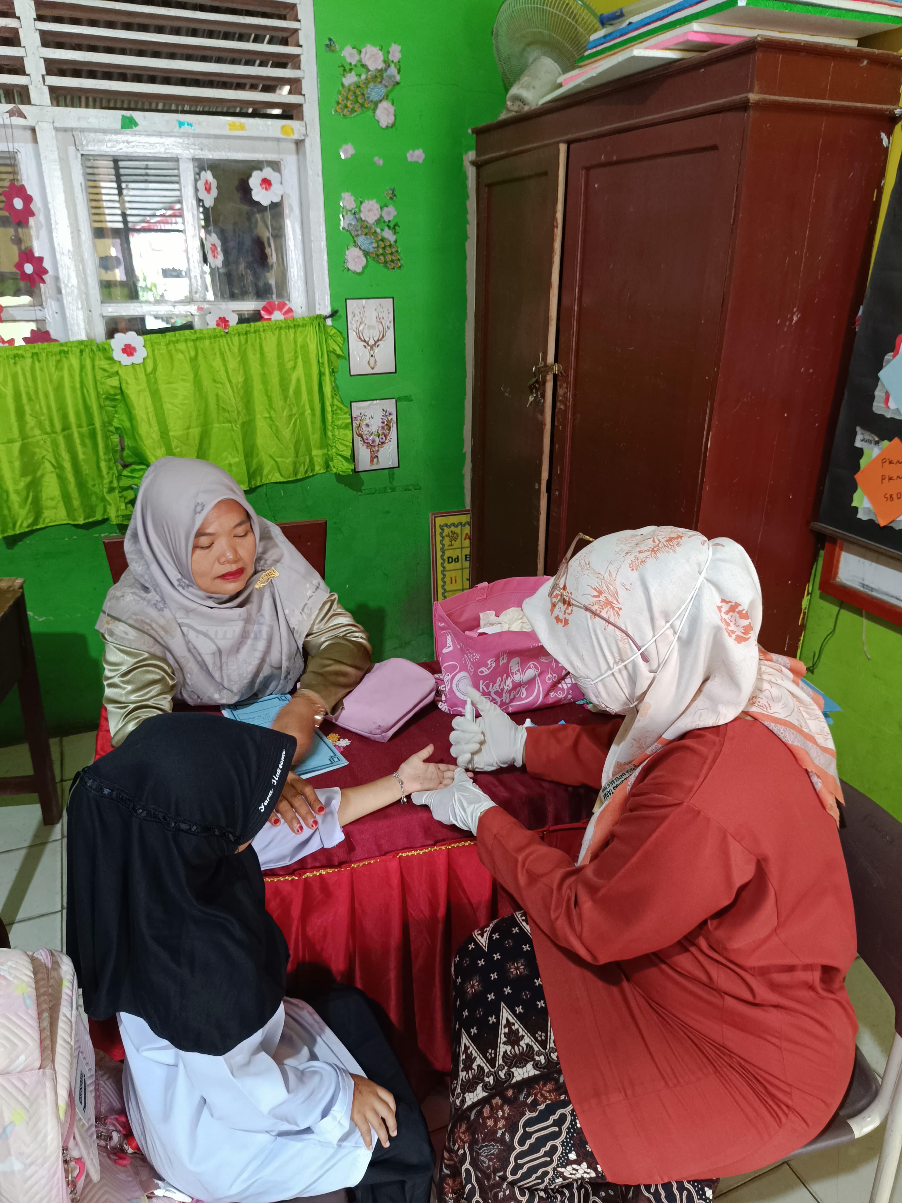 Kegiatan Penyuluhan dan  Skrining Penyakit Frambusia pada Anak Sekolah di SDN 05 Alangrambah 