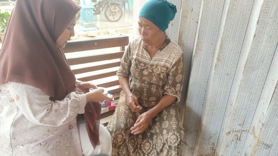  Kegiatan Home Care pada Lansia Resti di nagari Taratak Panas Ampiang Parak Timur 