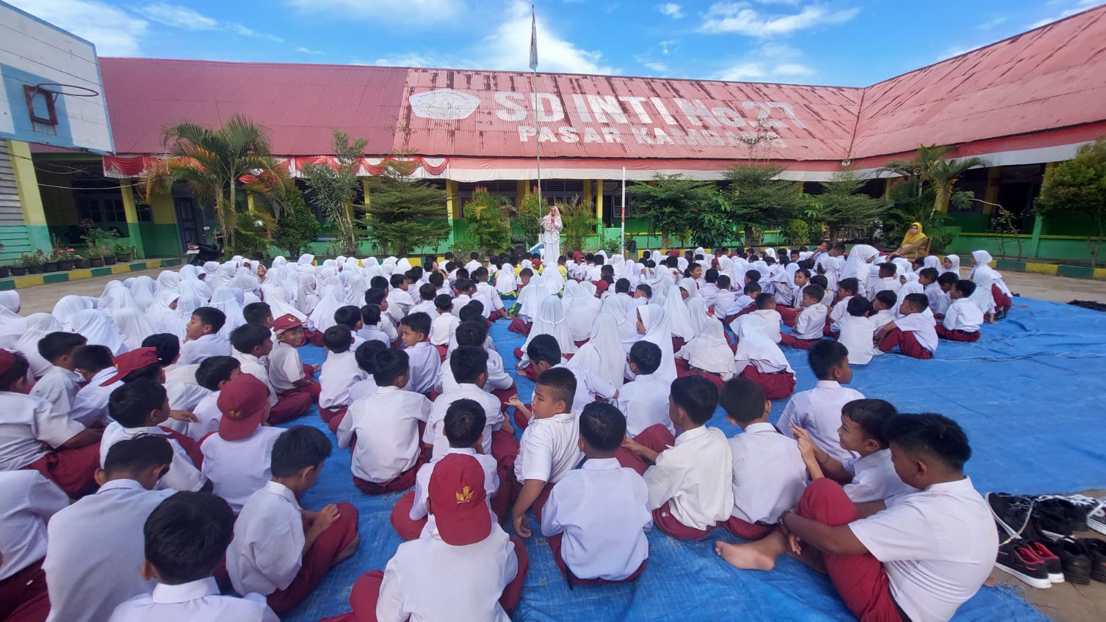 Penyuluhan Makanan Bergizi pada Siswa di SDN 27  Wilayah Kerja Puskesmas Kambang