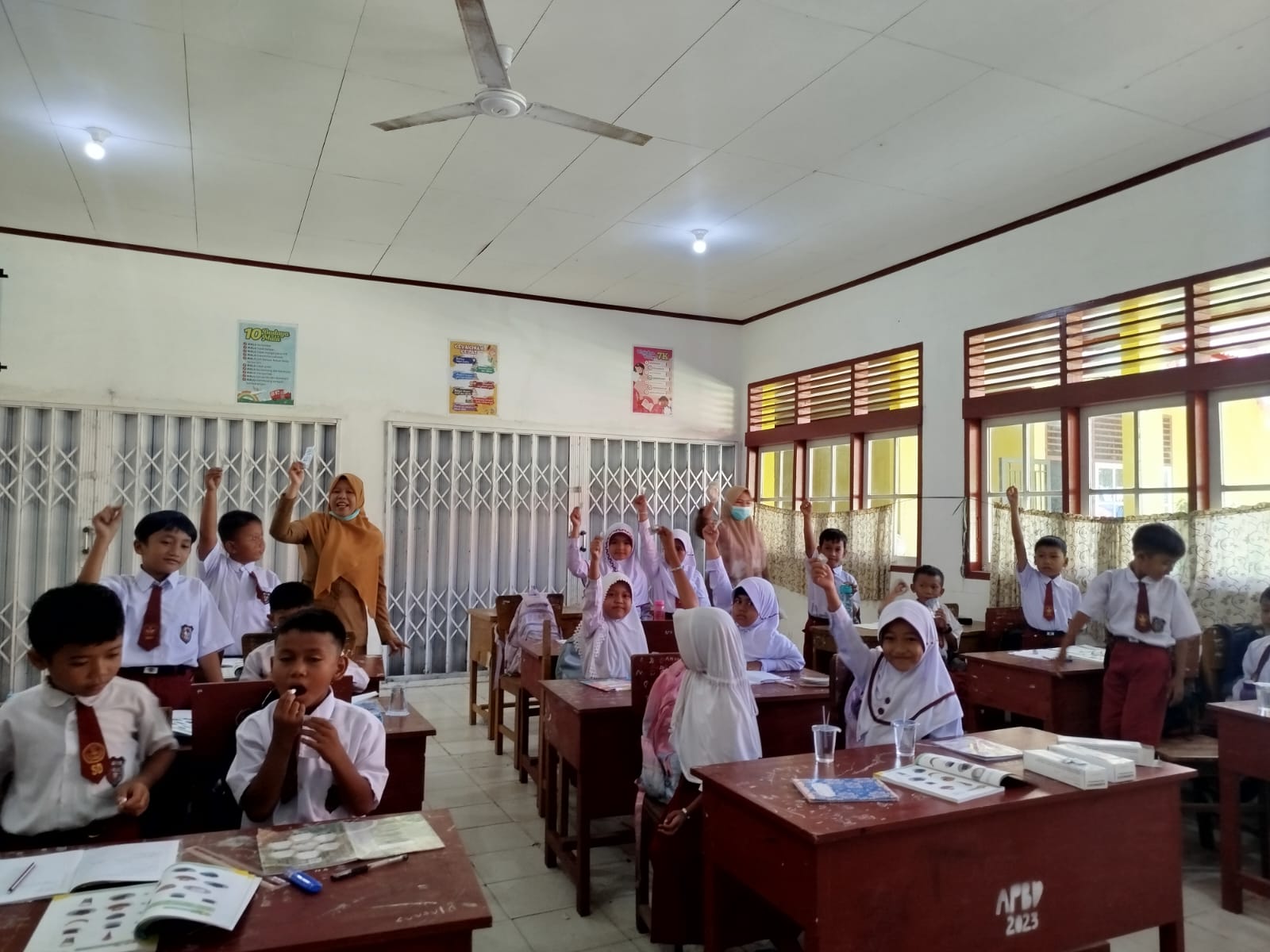 Pemberian Obat Cacing pada Murid Sekolah  di Wilayah Kerja Puskesmas Surantih