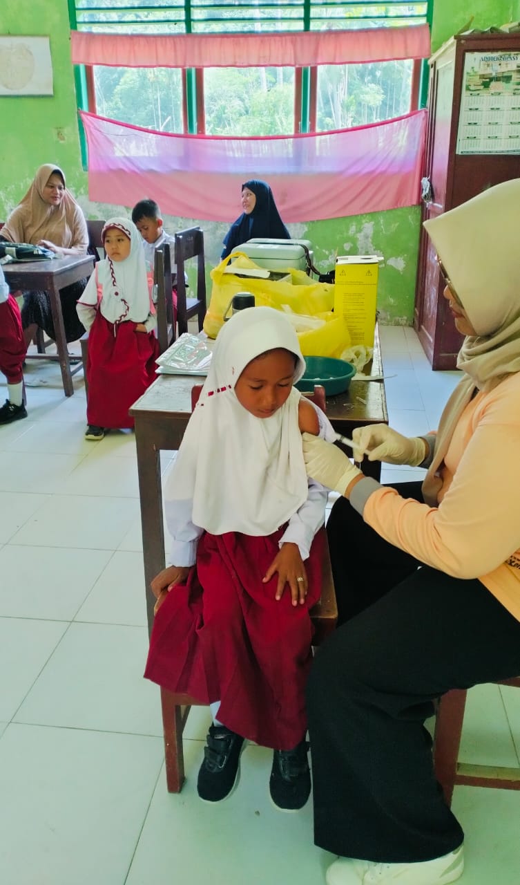 Bulan Imunisasi Anak Sekolah  di Wilayah Kerja Puskesmas IV Koto Mudik 