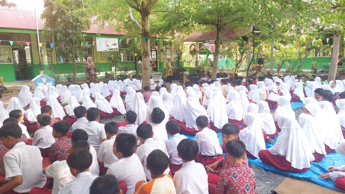 Penyuluhan Makanan Bergizi pada Siswa di SDN 28 Pasar Gompong Wilayah Kerja Puskesmas Kambang