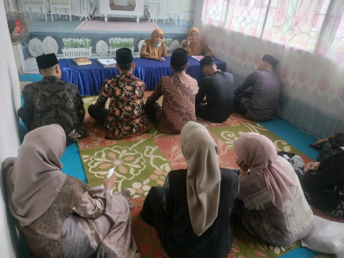 Penyuluhan Kesehatan Reproduksi Calon Pengantin di KUA Kecamatan Sutera