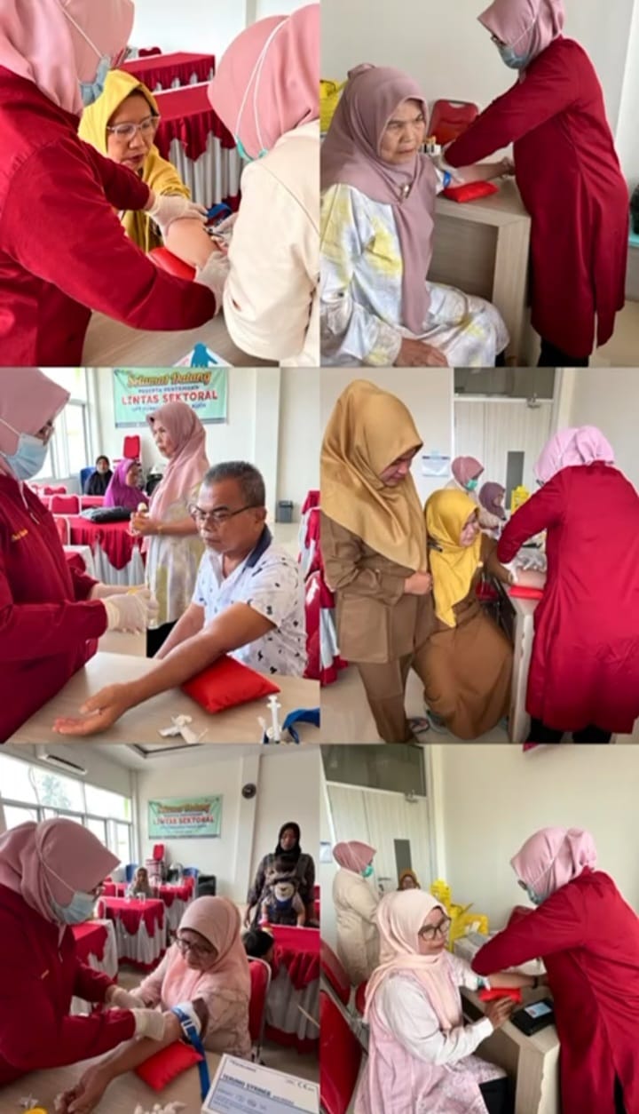 Pemeriksaan Darah Pasien Prolanis Oleh Tim Labkesda Padang 