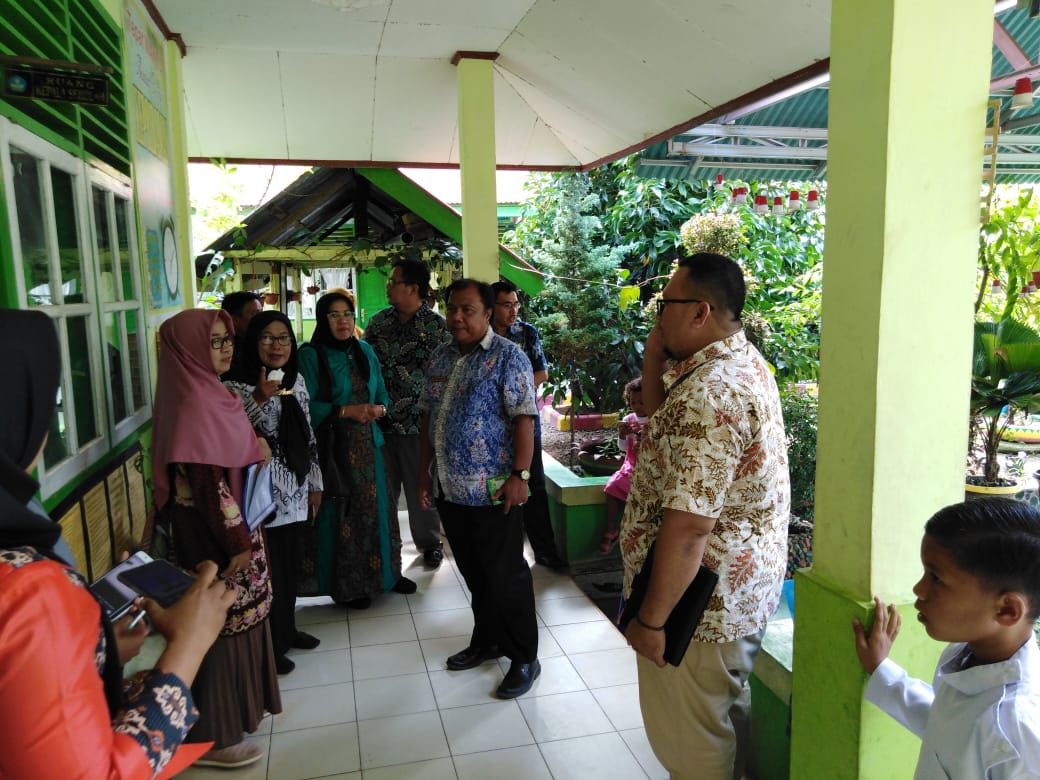 Kadis Kesehatan Pantau UKS SDN 28 Pasar Gompong Kecamatan Lengayang mewakili Pessel Lomba UKS  Tk Pr